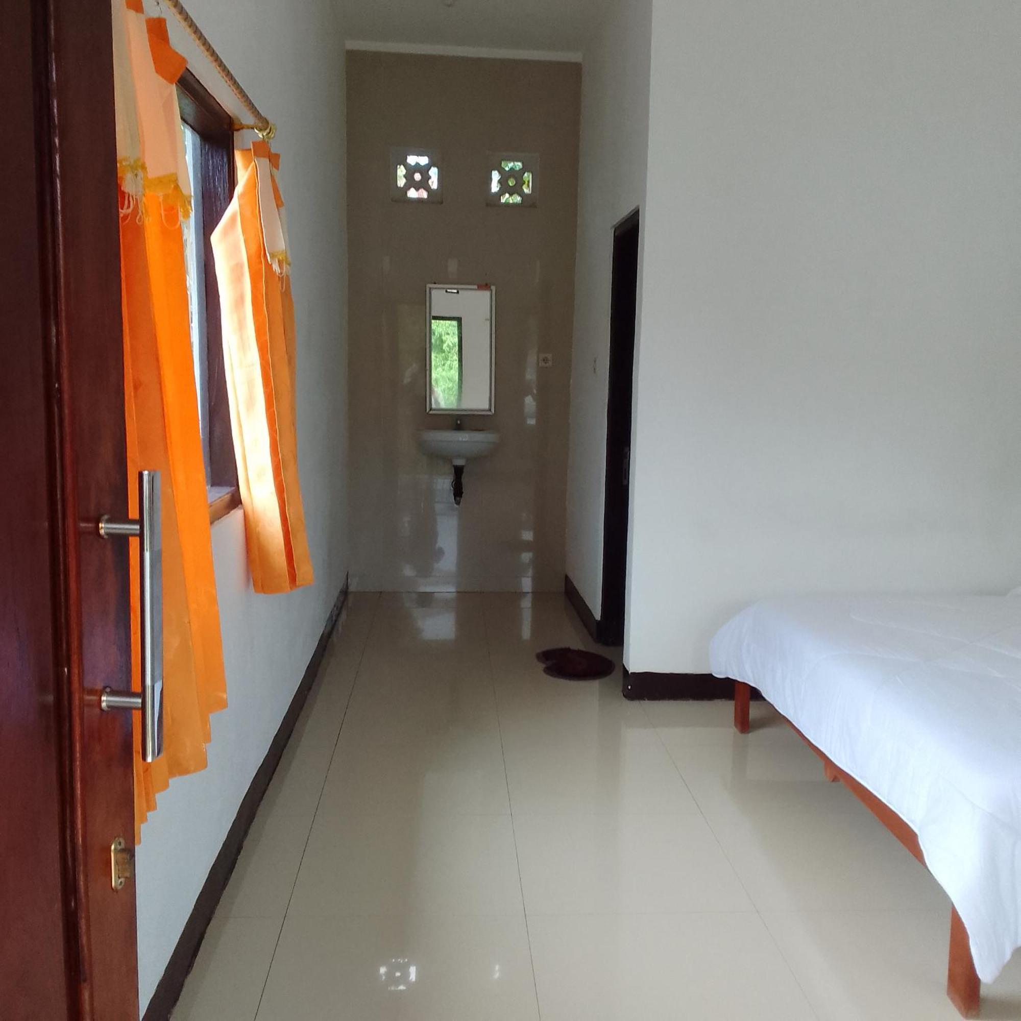 Shila Bungalow Kelimutu Bilik gambar